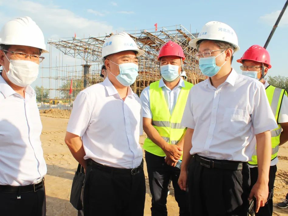 河北高速集團黨委副書記、副董事長、總經(jīng)理楊榮博深入石家莊東、石家莊南收費站改建工程項目檢查工作