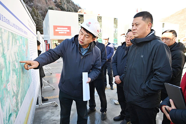 阿壩州委書記徐芝文一行赴都四山地軌道交通項目巴朗山隧道調(diào)研